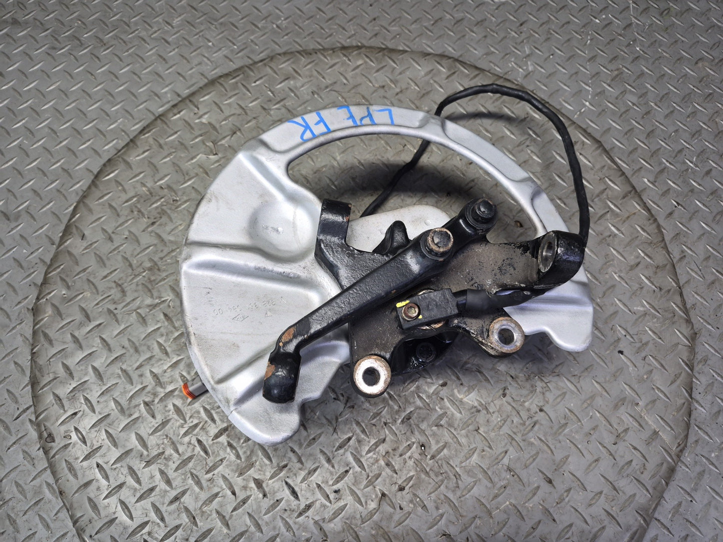 1984-1986 Porsche 928 S Front Right Side Spindle Knuckle Wheel Hub Bearing