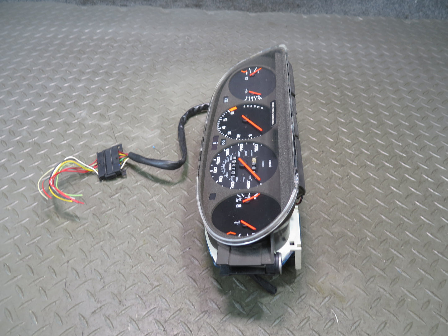 1985-1986 Porsche 928 S A/T Instrument Cluster Gauge Speedometer