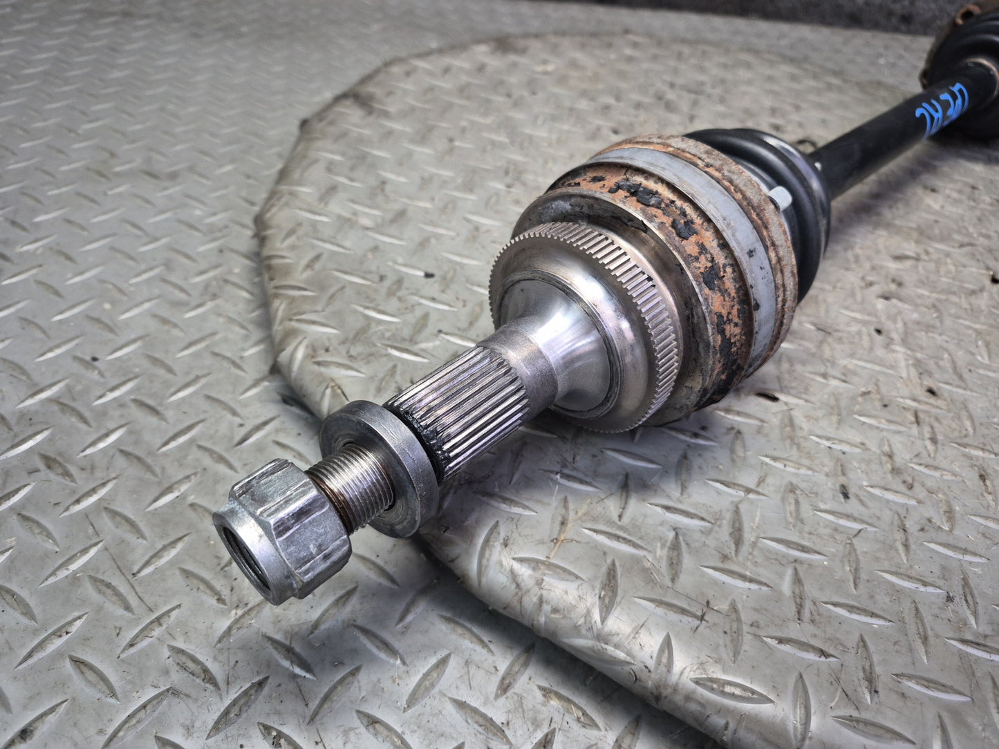 1985-1986 Porsche 928 S A/T Rear Left or Right Side Suspension Axle Shaft