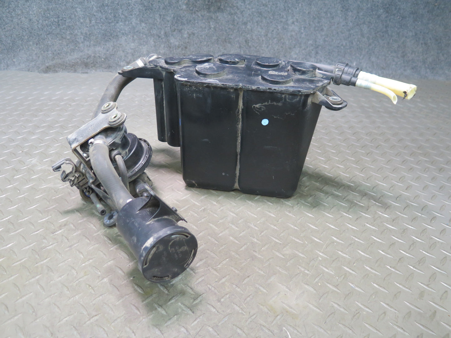 03-10 Bentley Continental GT Fuel Evap Vapor Charcoal Canister Assembly