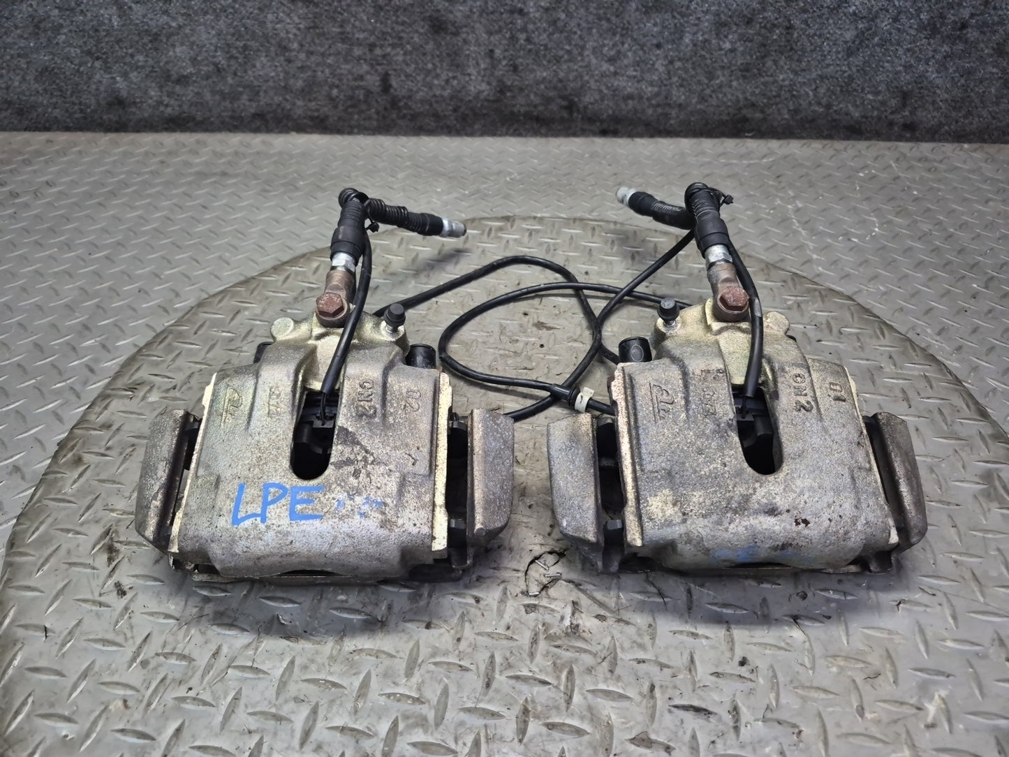 1984-1986 Porsche 928 S Front Left & Right Side Brake Caliper Set of 2