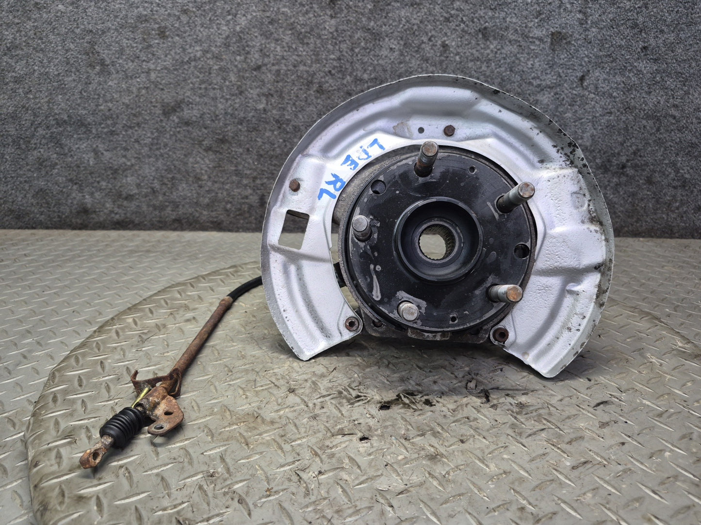 1984-1986 Porsche 928 S Rear Left Side Spindle Knuckle Wheel Hub Bearing