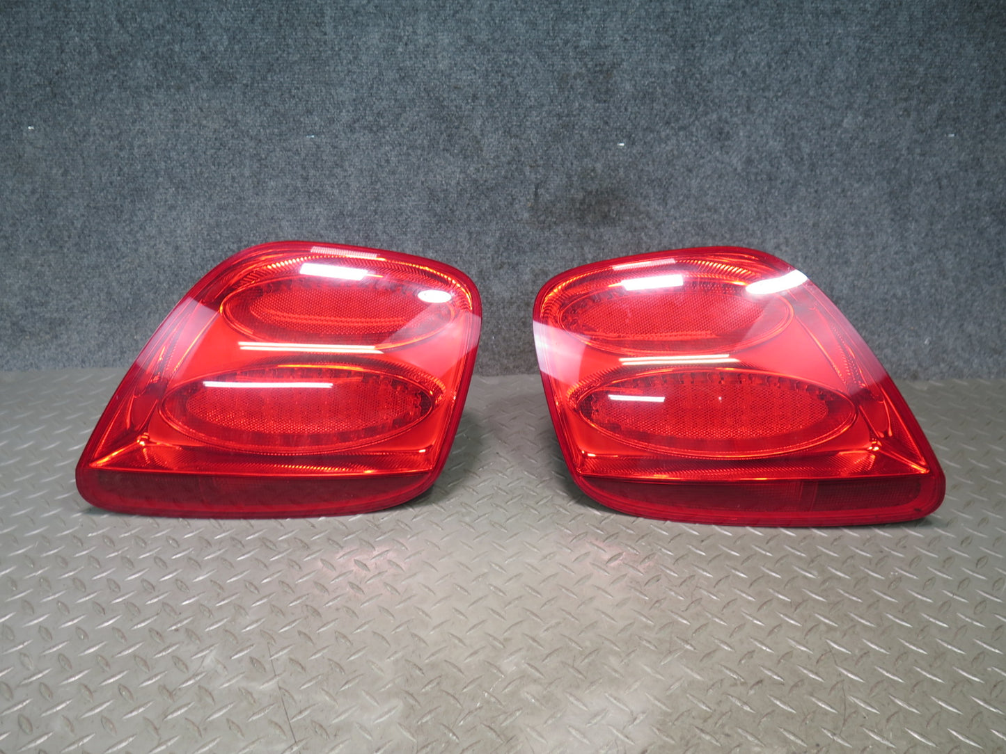 03-09 Bentley Continental GT Rear Left & Right Tail Light Lamp Set of 2