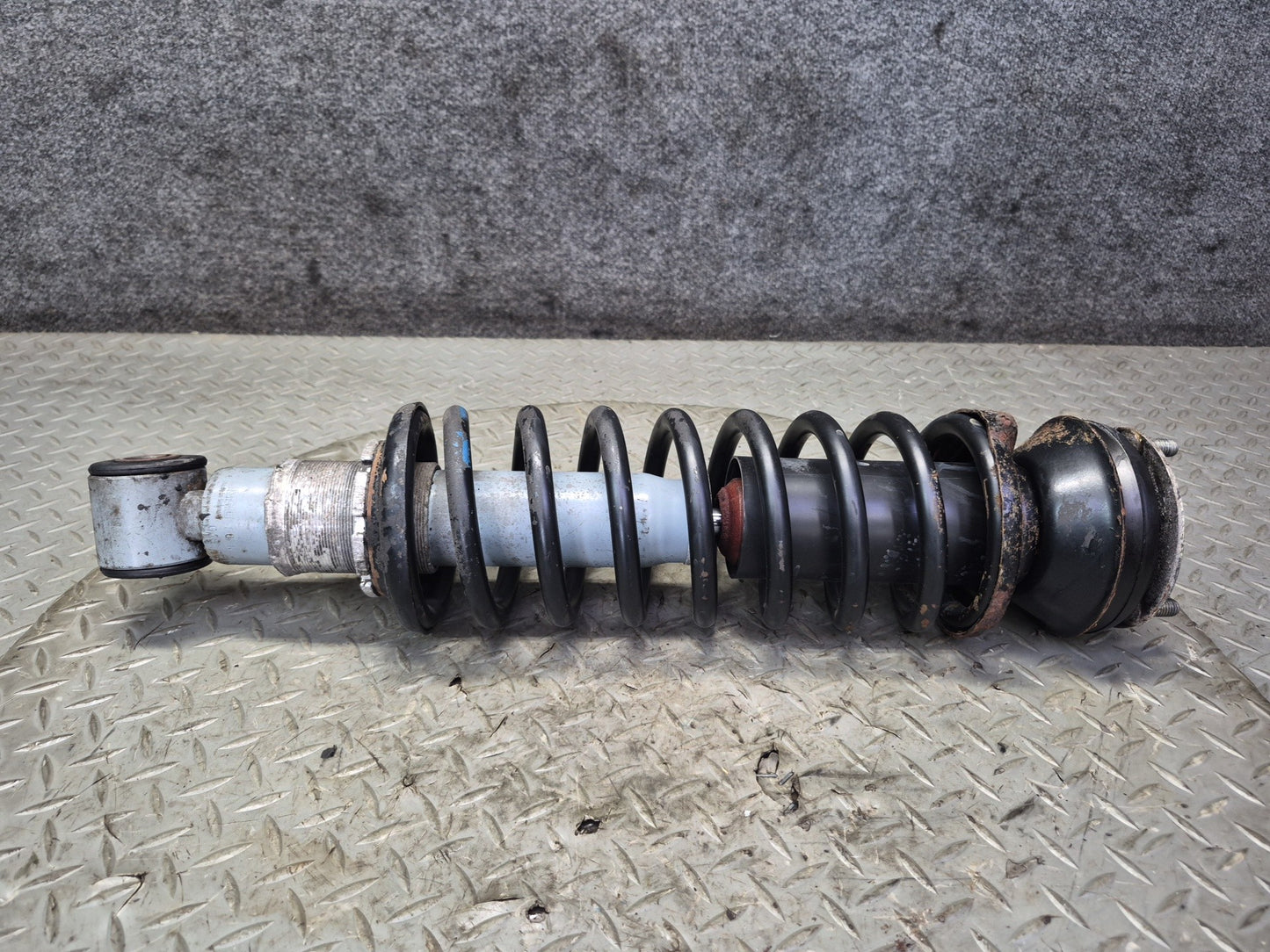 1983-1986 Porsche 928 S Rear Left & Right Shock Strut Absorber Set of 2