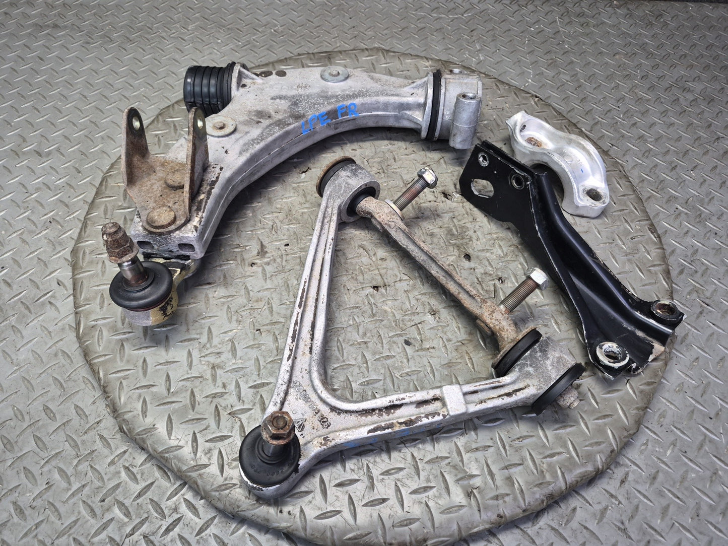 1984-1986 Porsche 928 S Front Right Upper & Lower Control Arm Bracket Set