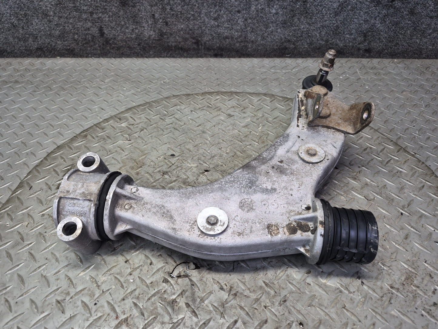 1984-1986 Porsche 928 S Front Right Upper & Lower Control Arm Bracket Set