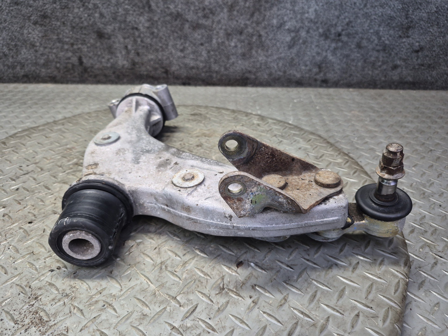 1984-1986 Porsche 928 S Front Right Upper & Lower Control Arm Bracket Set