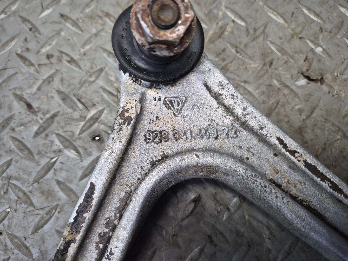 1984-1986 Porsche 928 S Front Right Upper & Lower Control Arm Bracket Set