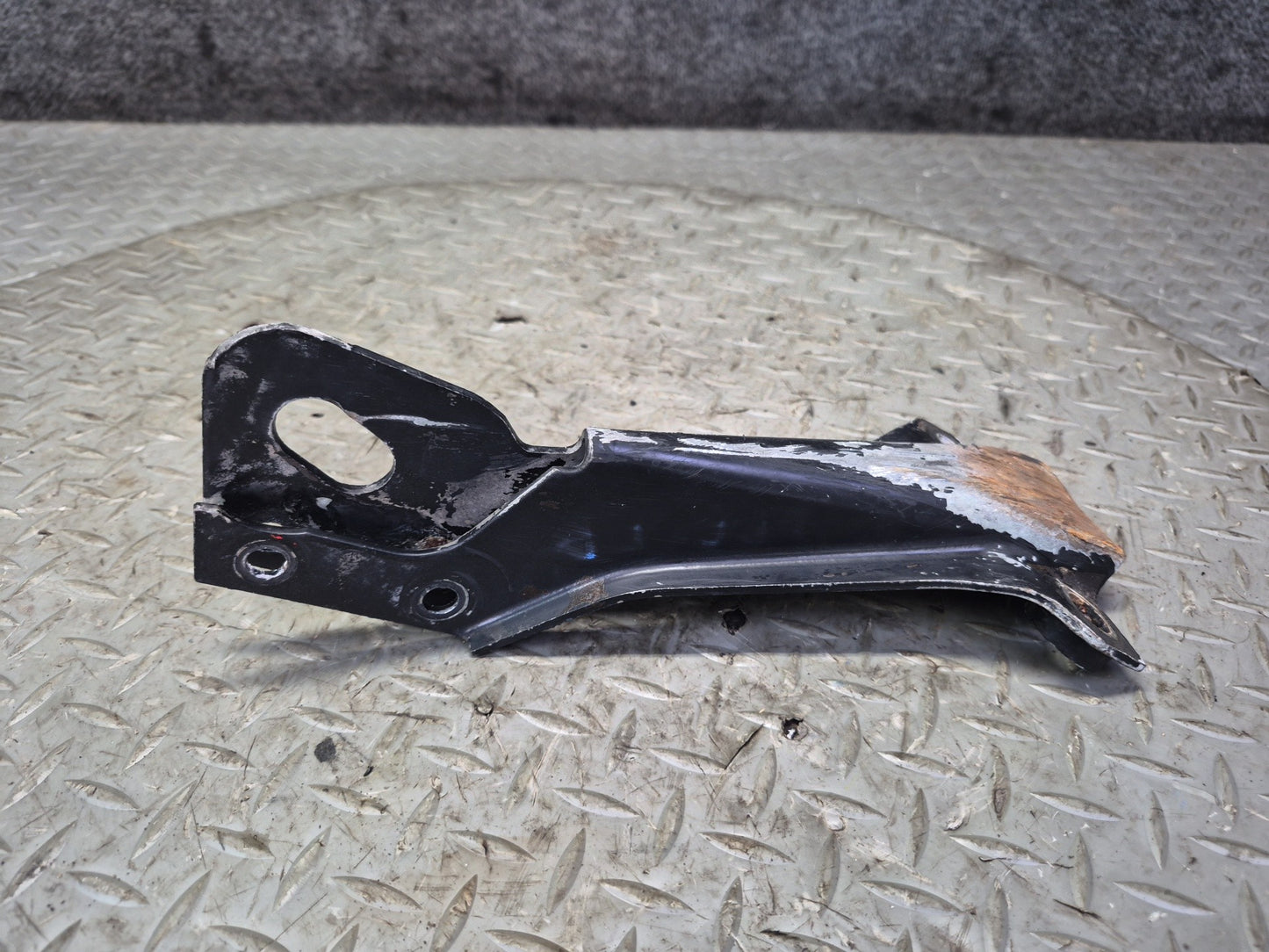 1984-1986 Porsche 928 S Front Right Upper & Lower Control Arm Bracket Set