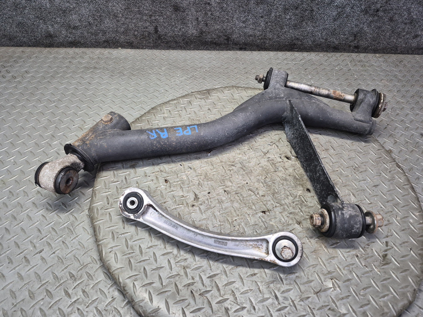 1984-1995 Porsche 928 S Rear Right Upper & Lower Control Arm Bracket Set