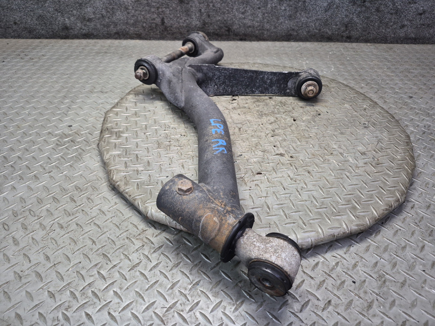 1984-1995 Porsche 928 S Rear Right Upper & Lower Control Arm Bracket Set