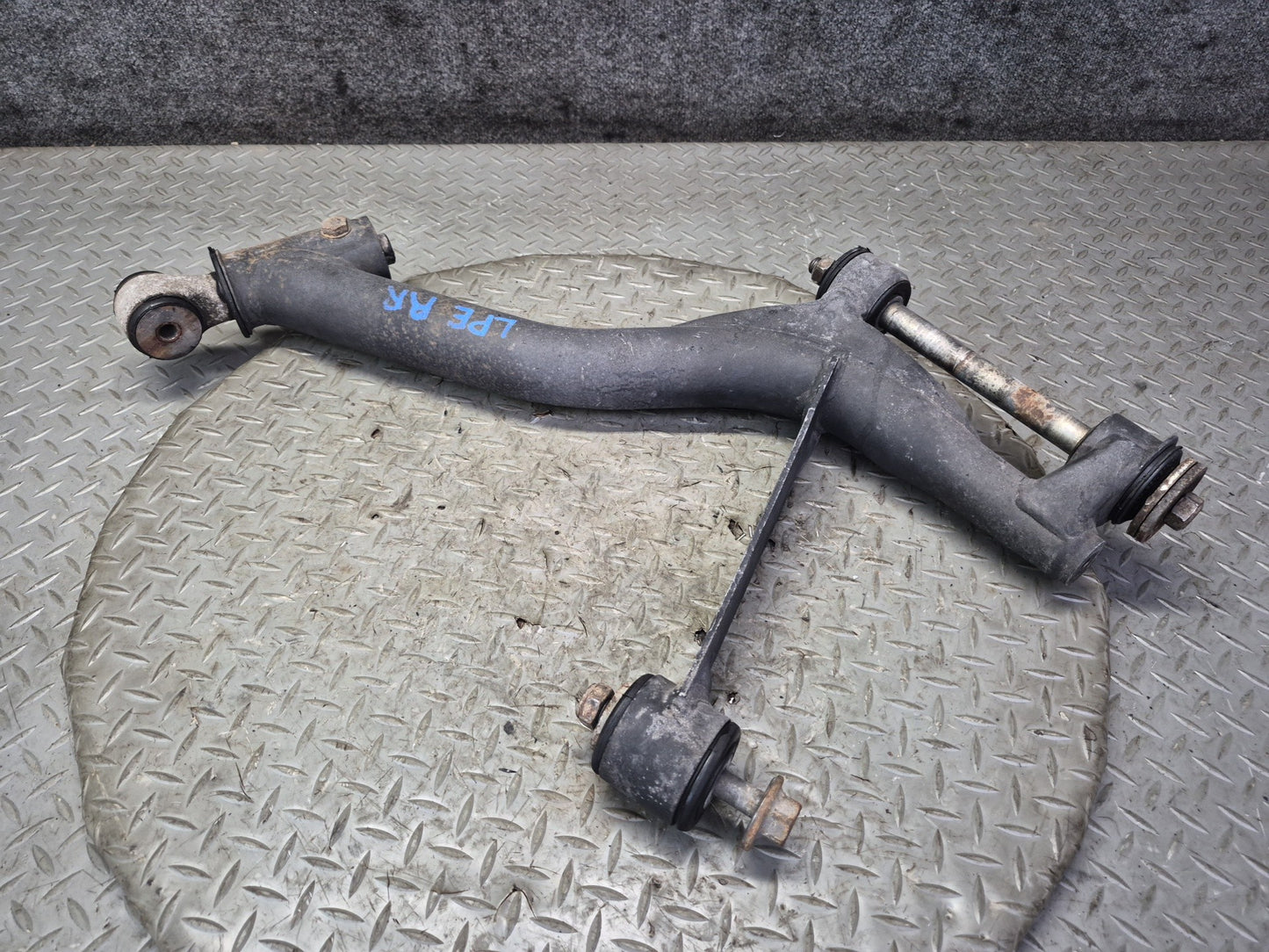 1984-1995 Porsche 928 S Rear Right Upper & Lower Control Arm Bracket Set