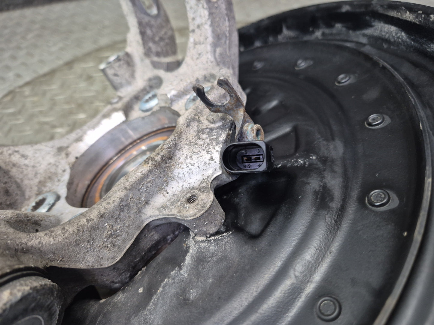 03-10 Bentley Continental GT Rear Left Spindle Knuckle Wheel Hub Bearing