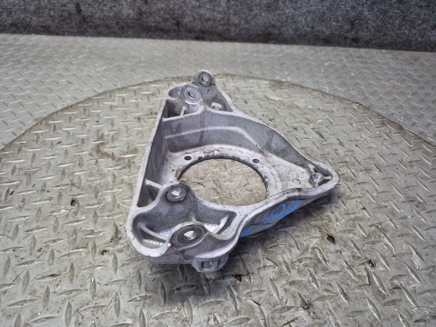 03-10 Bentley Continental GT Front Shock Strut Upper Support Bracket Set of 2