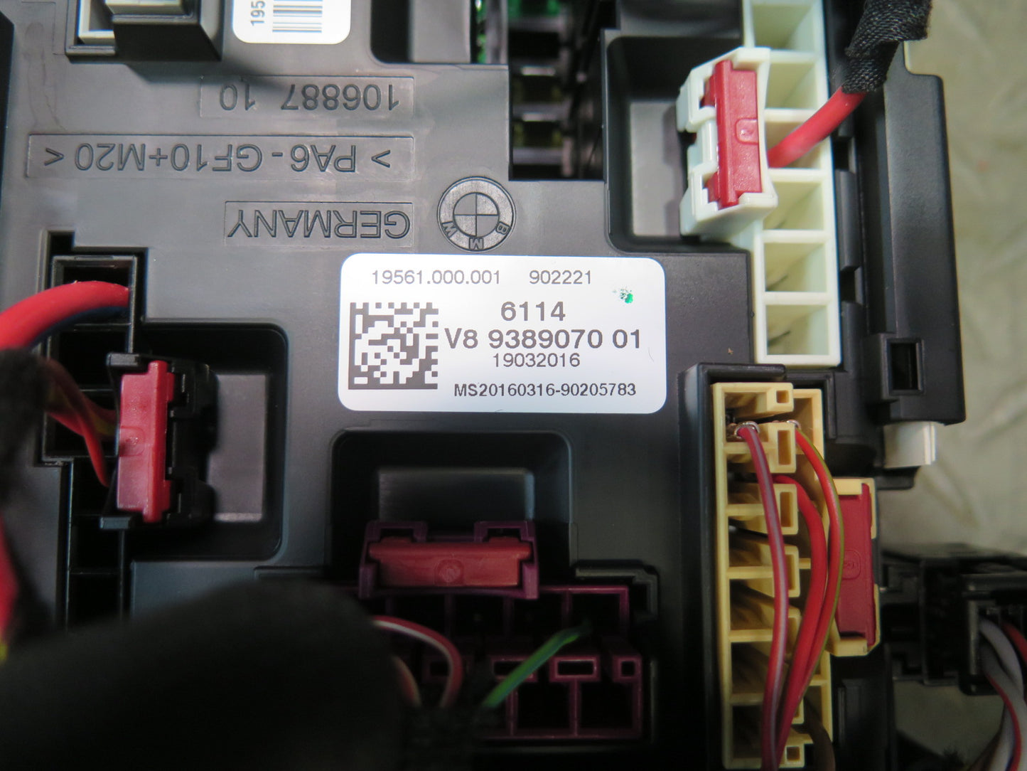 2015-2020 BMW F32 F33 F82 F83 M4 Rear Power Distribution Fuse Relay Box 9389070