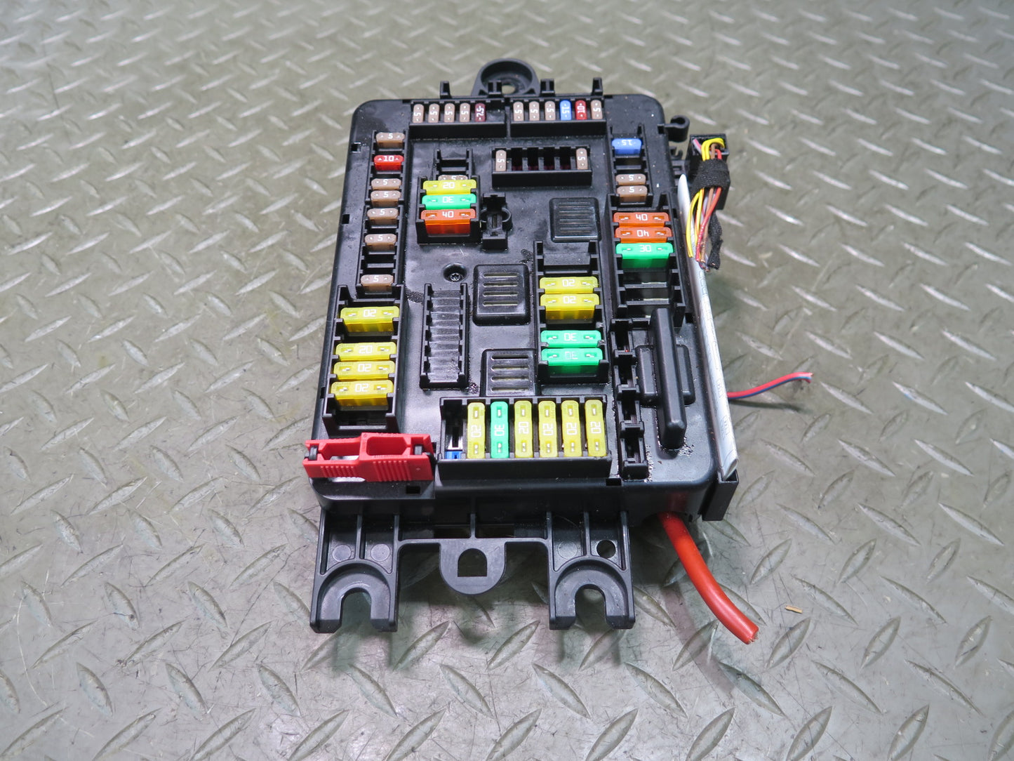 2015-2020 BMW F32 F33 F82 F83 M4 Rear Power Distribution Fuse Relay Box 9389070