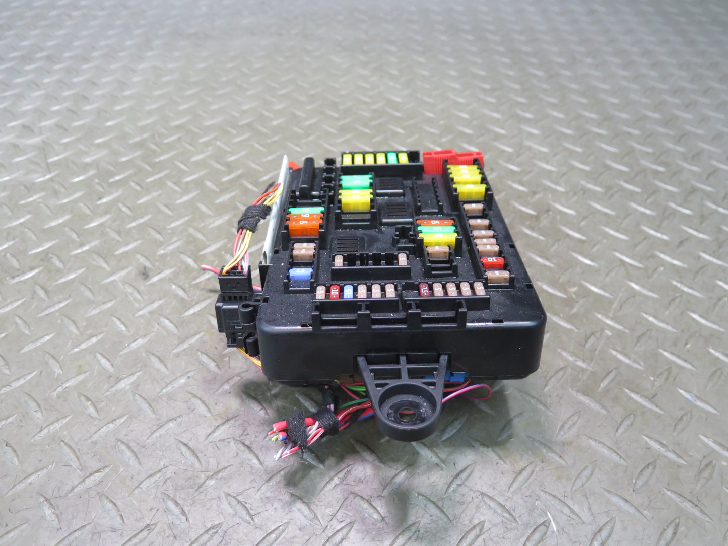 2015-2020 BMW F32 F33 F82 F83 M4 Rear Power Distribution Fuse Relay Box 9389070
