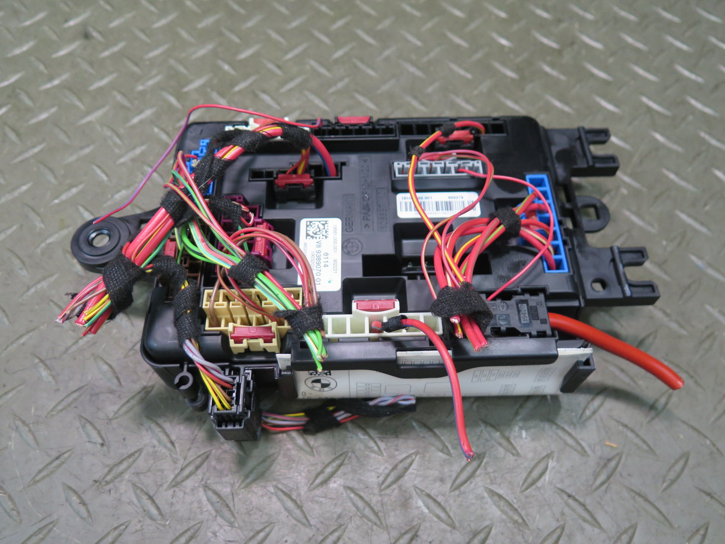 2015-2020 BMW F32 F33 F82 F83 M4 Rear Power Distribution Fuse Relay Box 9389070