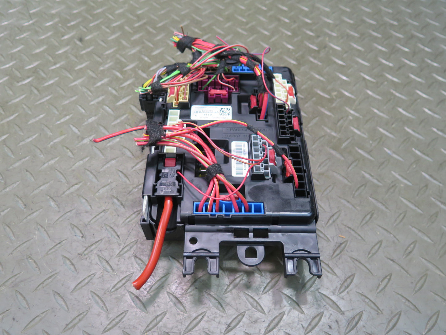 2015-2020 BMW F32 F33 F82 F83 M4 Rear Power Distribution Fuse Relay Box 9389070