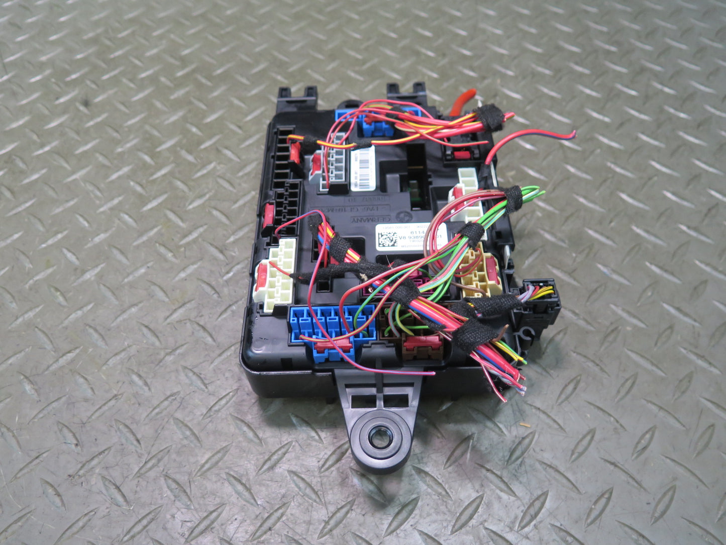 2015-2020 BMW F32 F33 F82 F83 M4 Rear Power Distribution Fuse Relay Box 9389070