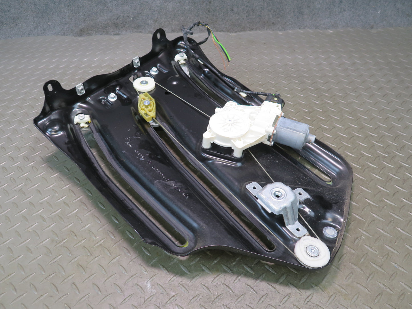 2015-2020 BMW F33 F83 M4 Convertible Rear Left Quarter Window Regulator w Motor
