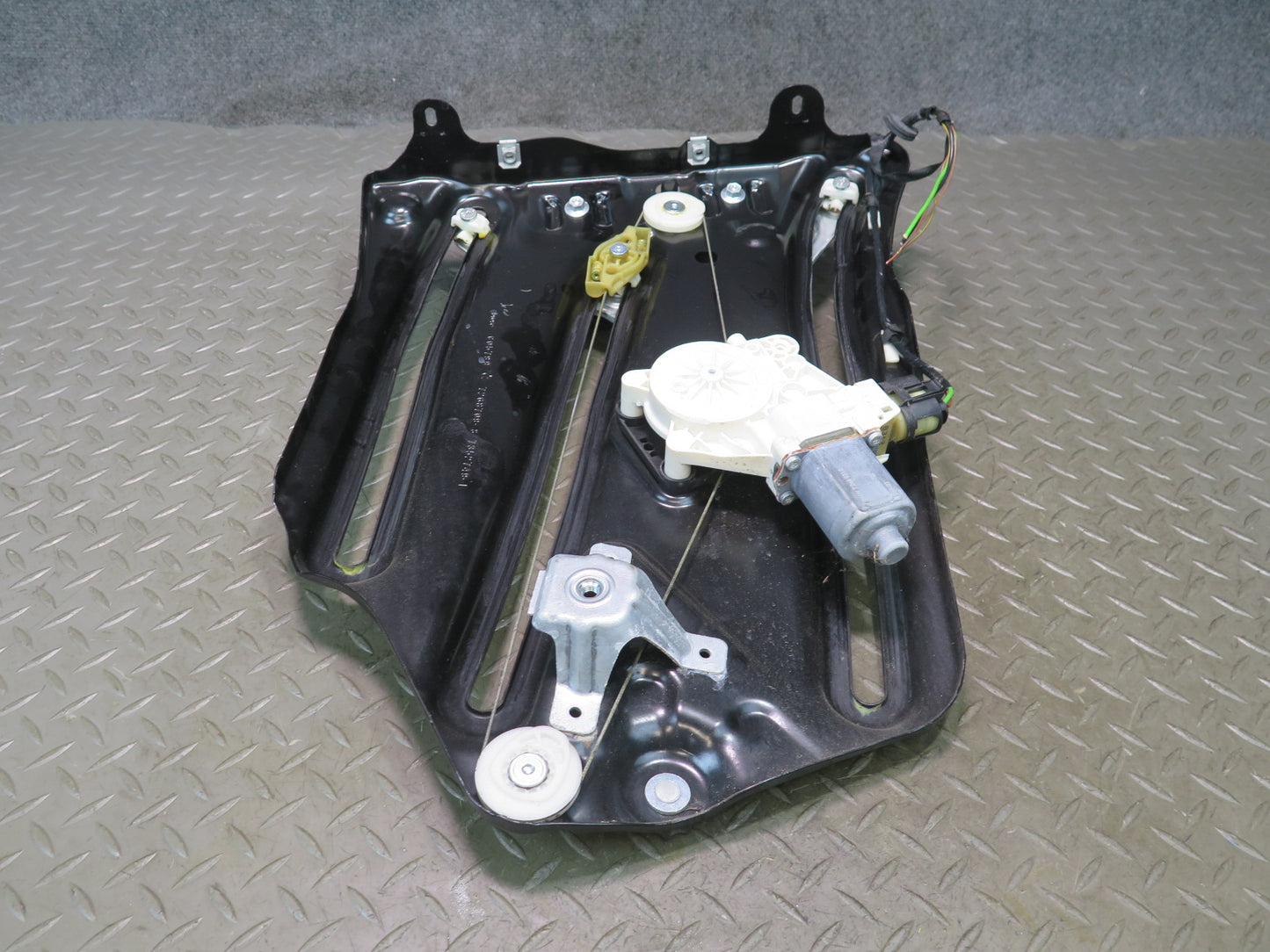 2015-2020 BMW F33 F83 M4 Convertible Rear Left Quarter Window Regulator w Motor