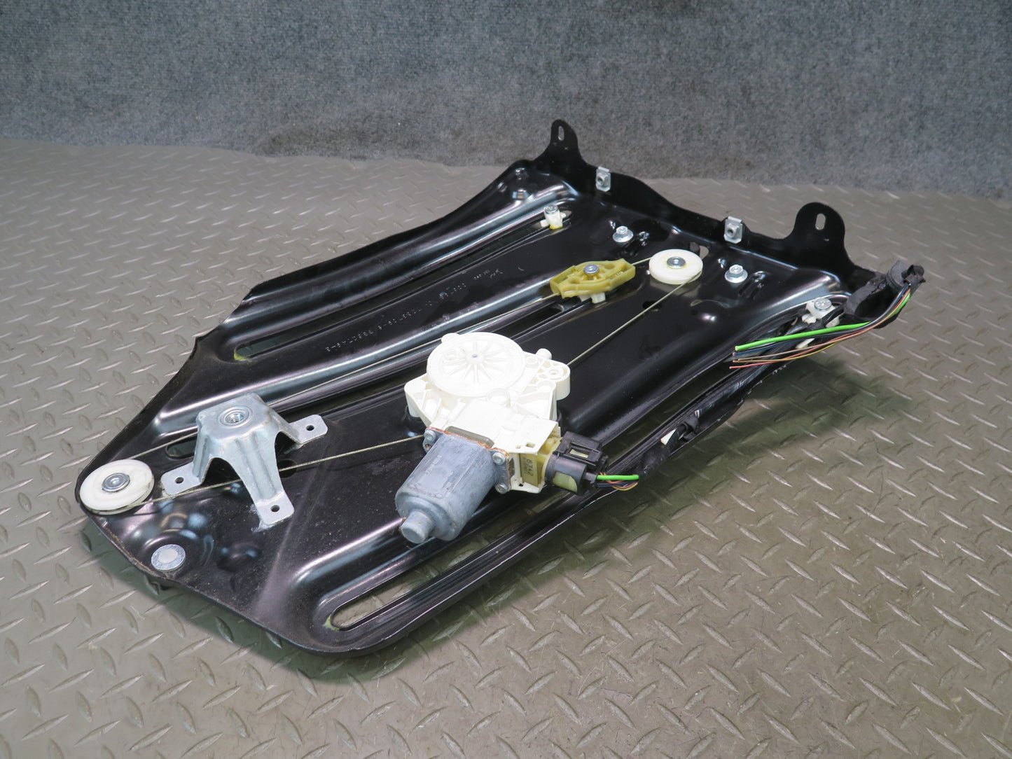 2015-2020 BMW F33 F83 M4 Convertible Rear Left Quarter Window Regulator w Motor
