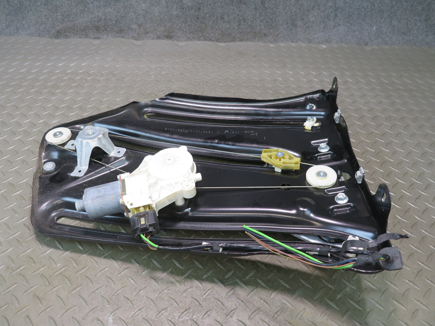 2015-2020 BMW F33 F83 M4 Convertible Rear Left Quarter Window Regulator w Motor