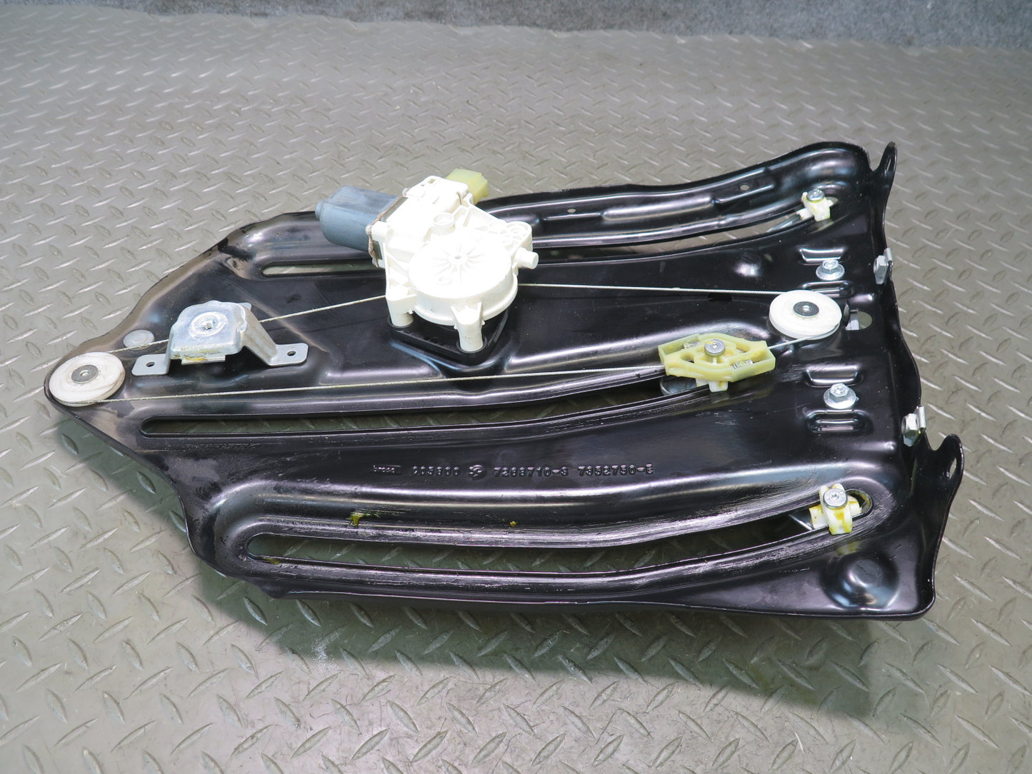 2015-2020 BMW F33 F83 M4 Convertible Rear Right Quarter Window Regulator w Motor