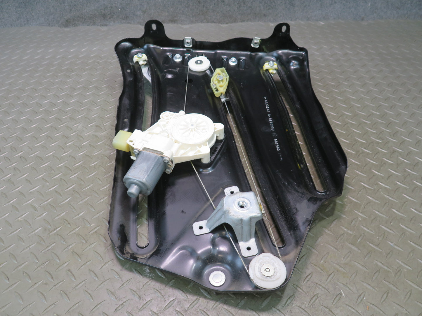 2015-2020 BMW F33 F83 M4 Convertible Rear Right Quarter Window Regulator w Motor