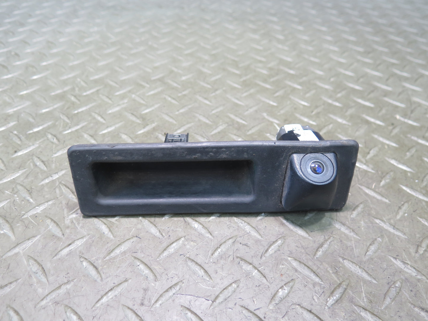 2015-2020 BMW F82 F83 M4 Rear View Camera w Trunk Handle