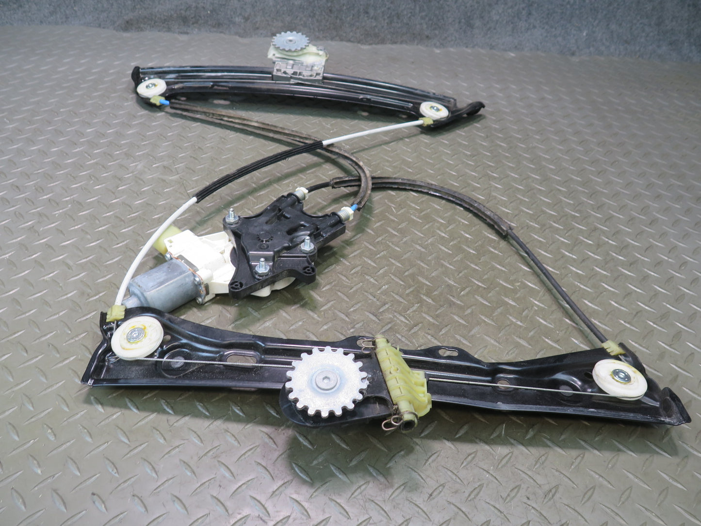 2015-2020 BMW F32 F33 F82 F83 M4 Left Door Window Regulator w Motor 7352747