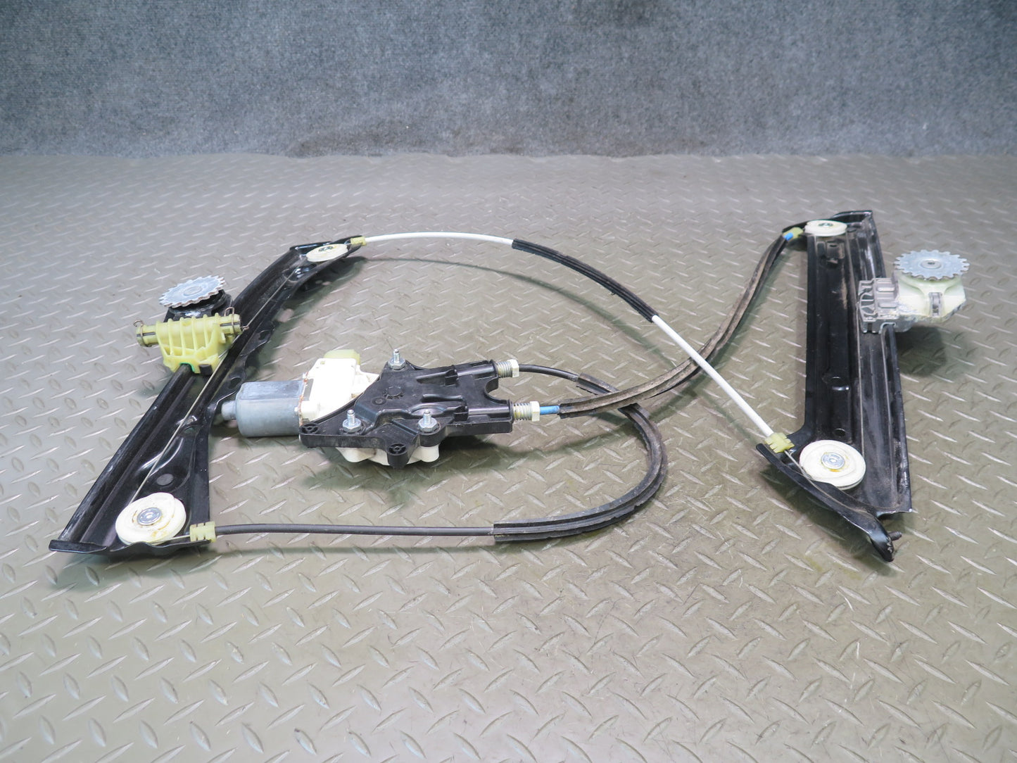 2015-2020 BMW F32 F33 F82 F83 M4 Left Door Window Regulator w Motor 7352747