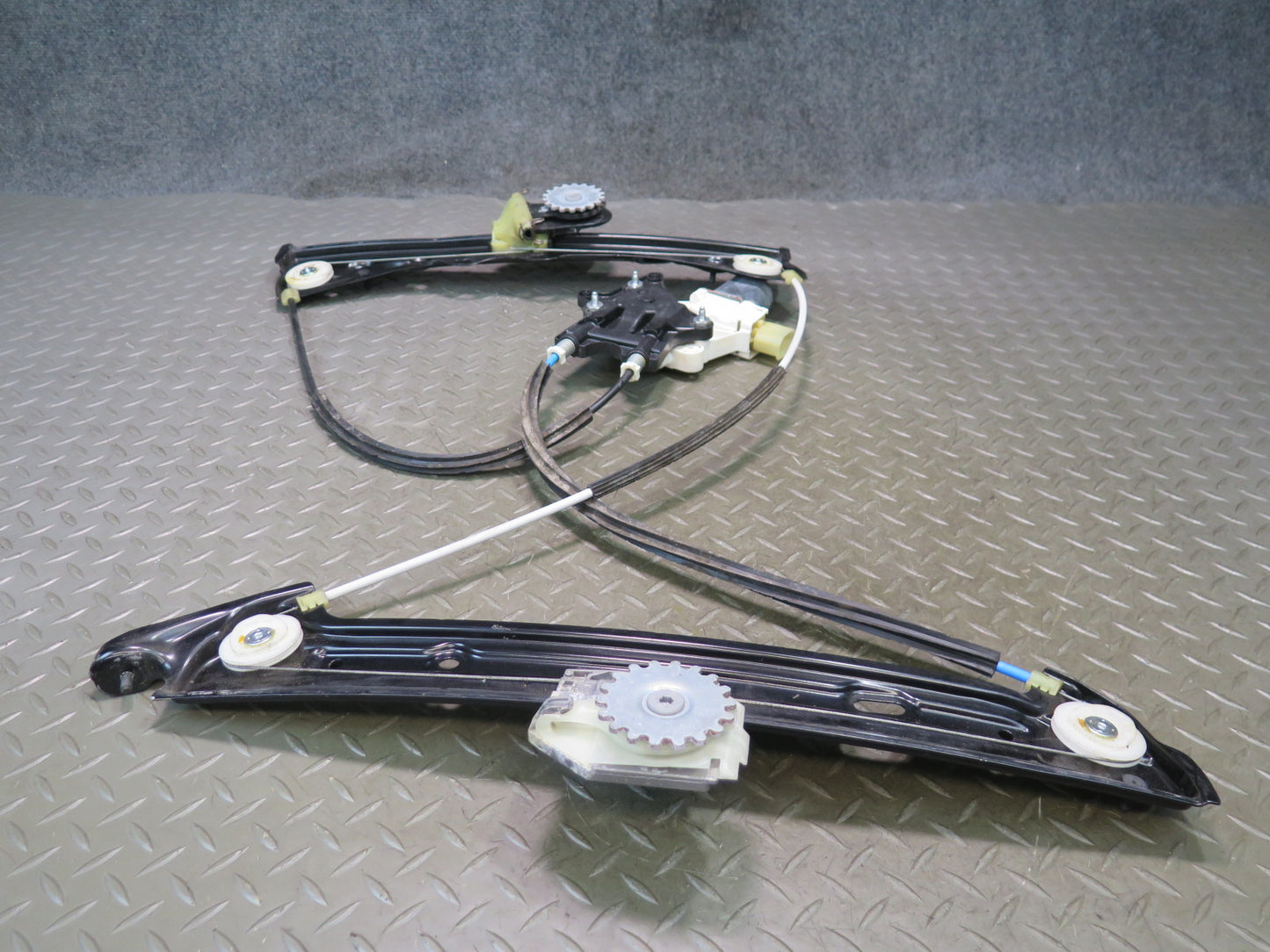 2015-2020 BMW F32 F33 F82 F83 M4 Left Door Window Regulator w Motor 7352747