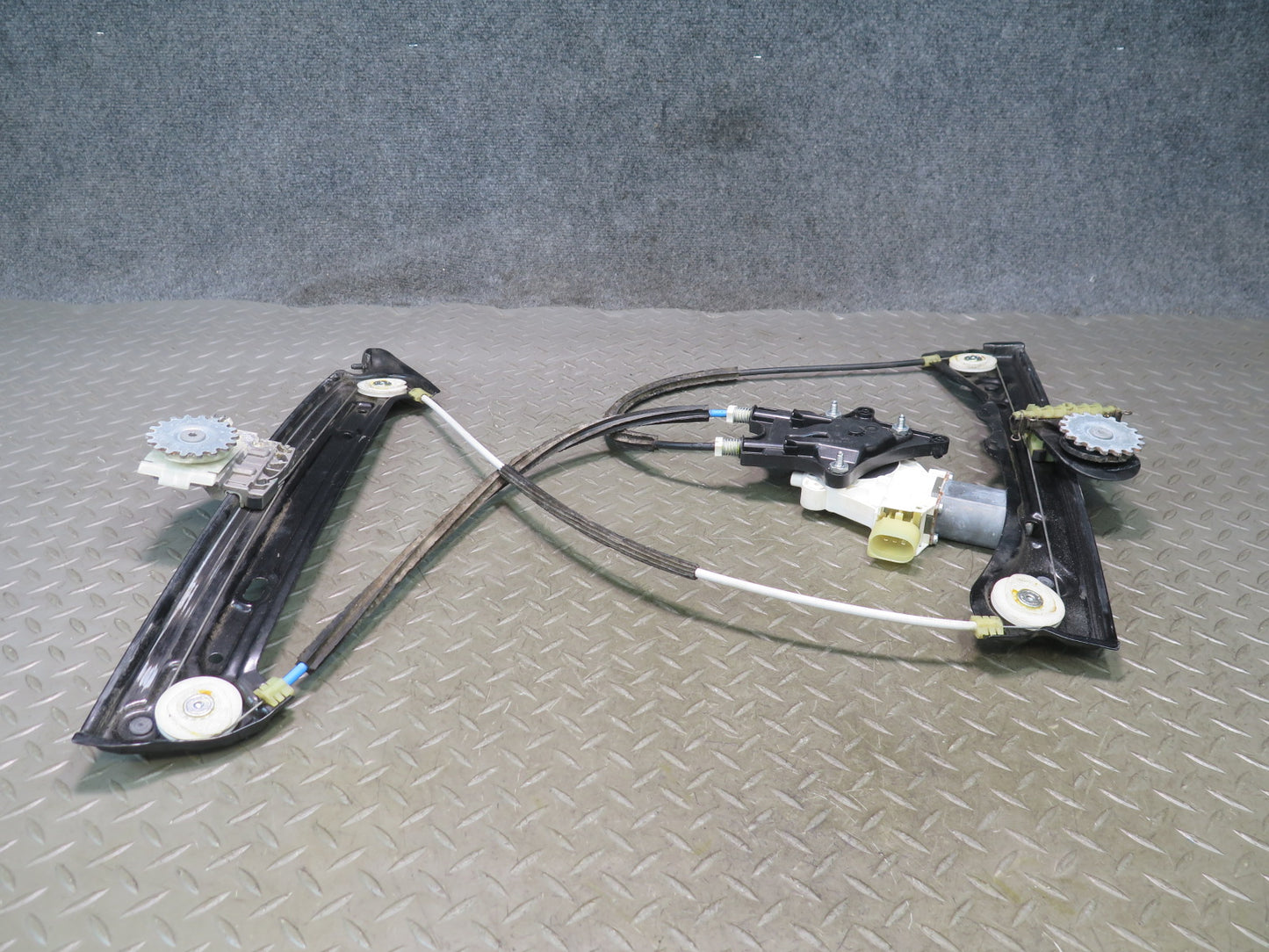 2015-2020 BMW F32 F33 F82 F83 M4 Left Door Window Regulator w Motor 7352747