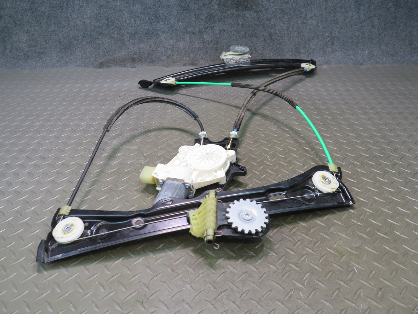 2015-2020 BMW F32 F33 F82 F83 M4 Right Door Window Regulator w Motor 7352748