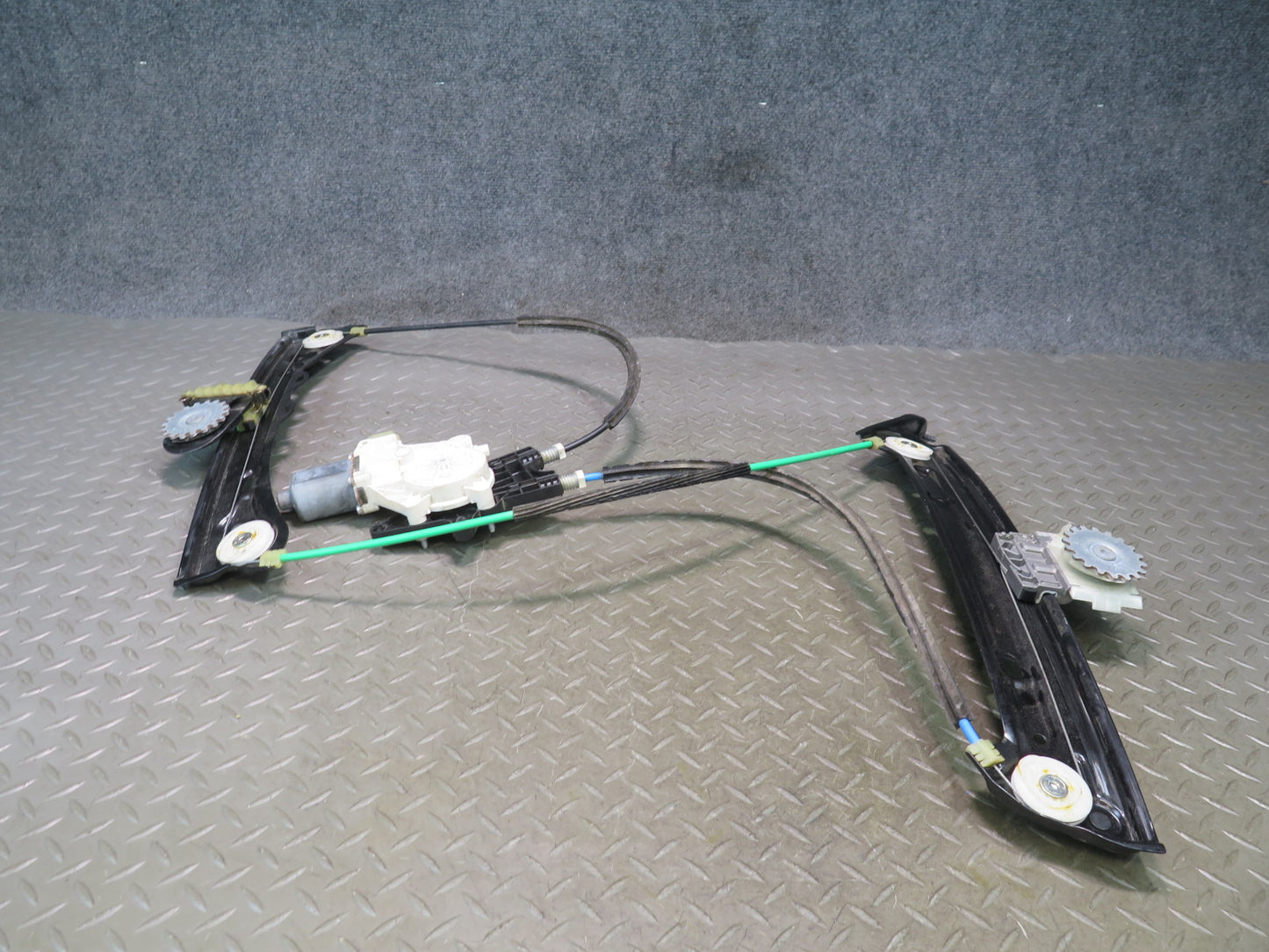 2015-2020 BMW F32 F33 F82 F83 M4 Right Door Window Regulator w Motor 7352748