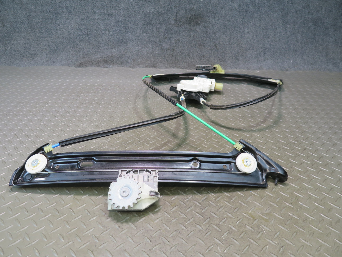 2015-2020 BMW F32 F33 F82 F83 M4 Right Door Window Regulator w Motor 7352748