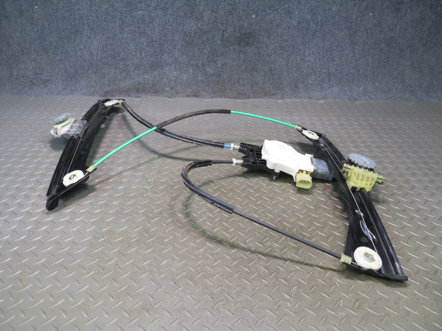 2015-2020 BMW F32 F33 F82 F83 M4 Right Door Window Regulator w Motor 7352748