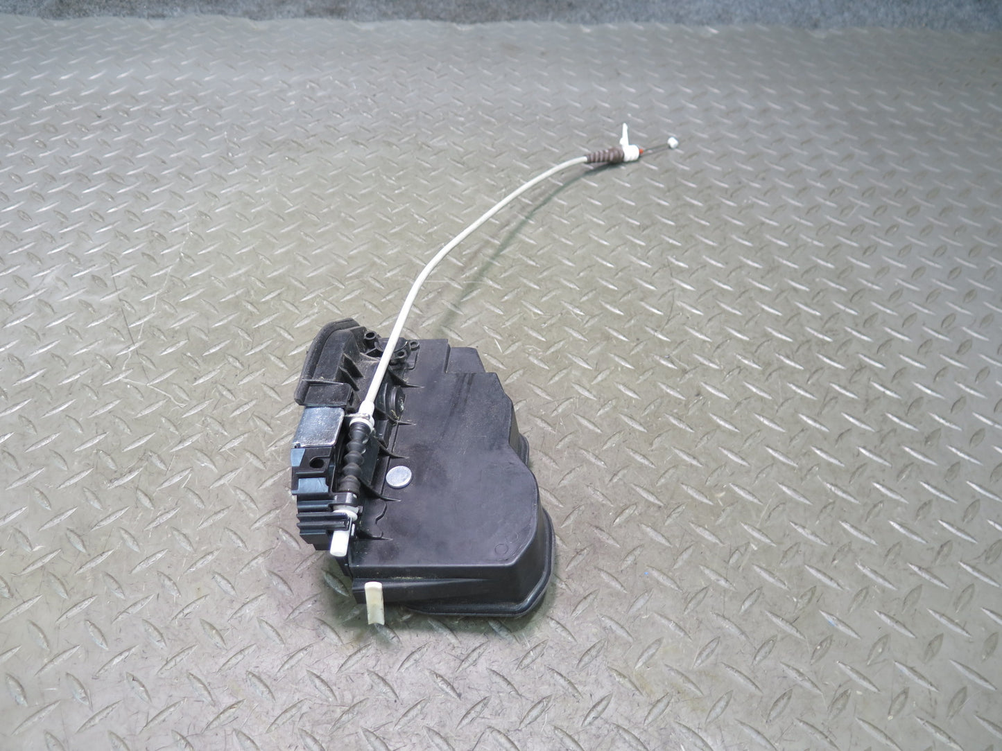 2015-2020 BMW F32 F33 F82 F83 M4 Front Right Pass Side Door Lock Latch Actuator