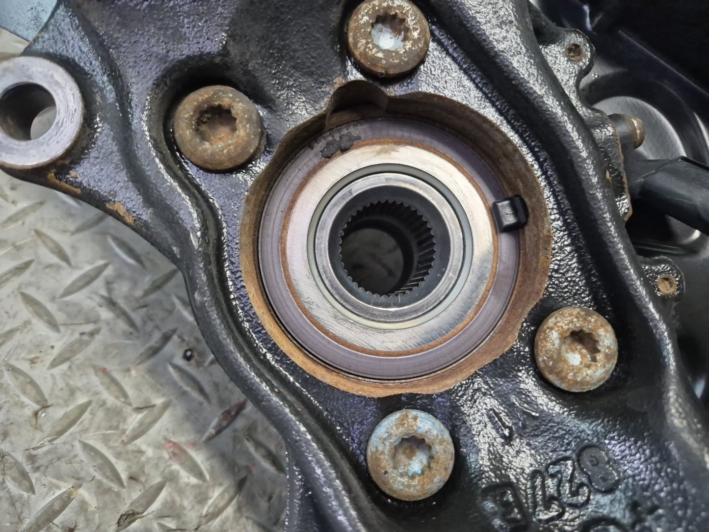 03-10 Bentley Continental GT AWD Front Right Spindle Knuckle Wheel Hub Bearing
