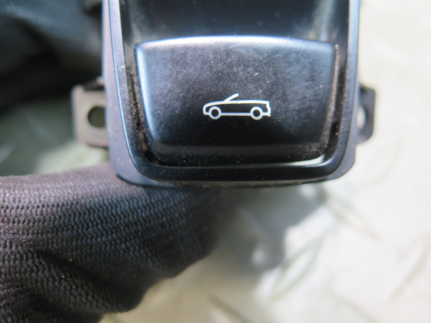 15-20 BMW F33 F83 M4 Convertible TOP Headrest Heater Switch 9388802
