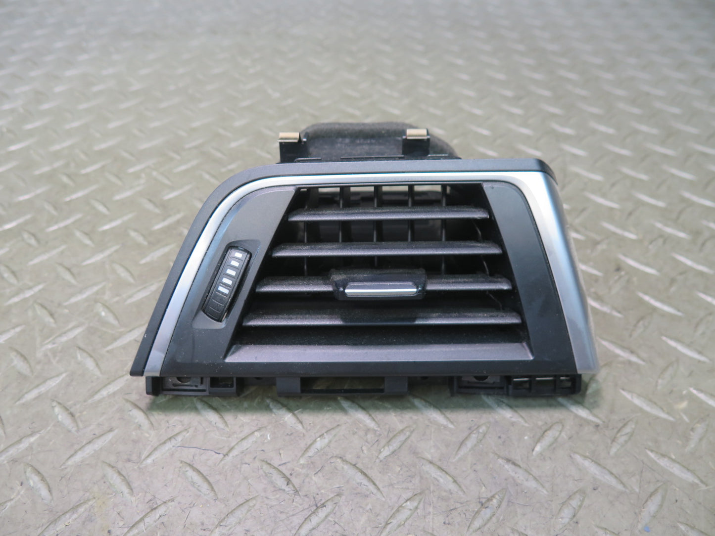 2016-2020 BMW F82 F83 M4 Front Right Dashboard A/C Air Vent Grille 9346225