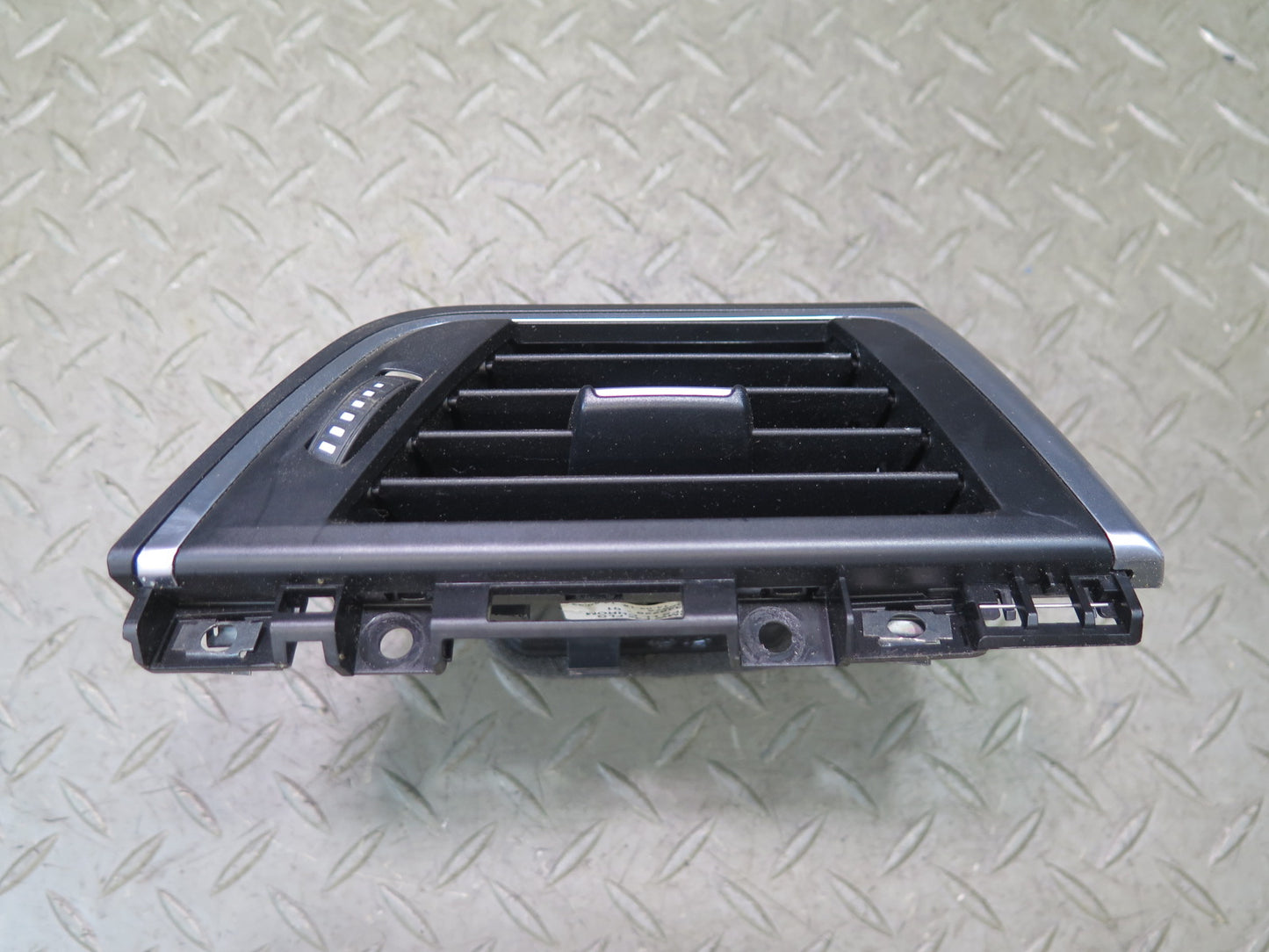 2016-2020 BMW F82 F83 M4 Front Right Dashboard A/C Air Vent Grille 9346225