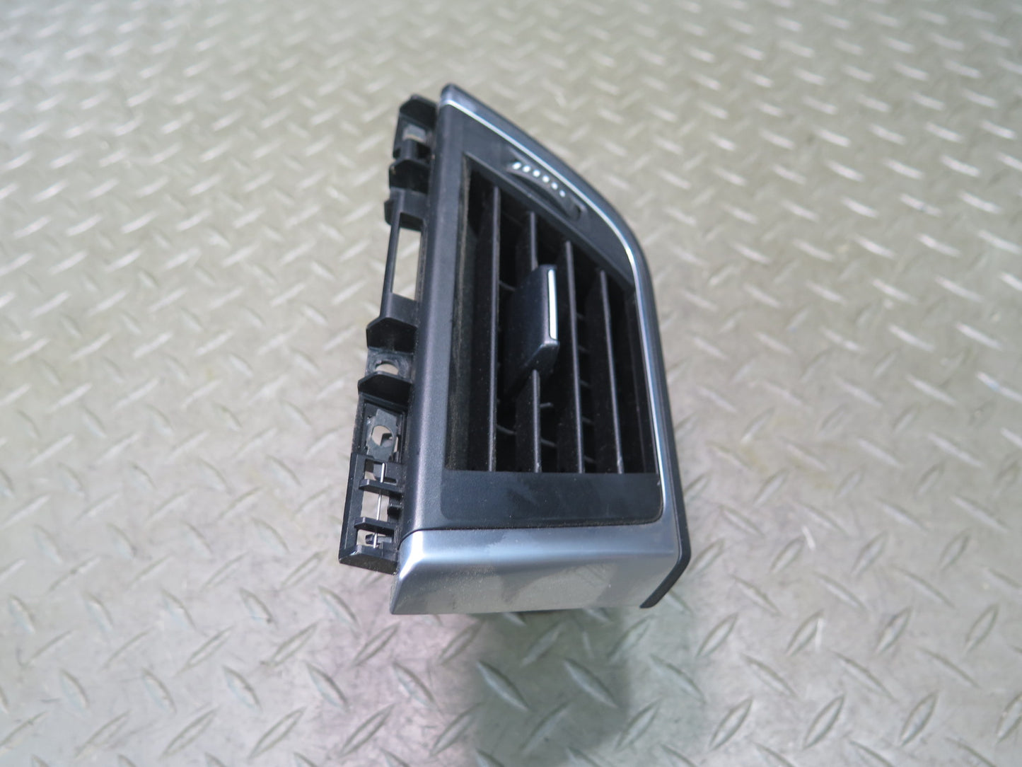 2016-2020 BMW F82 F83 M4 Front Right Dashboard A/C Air Vent Grille 9346225