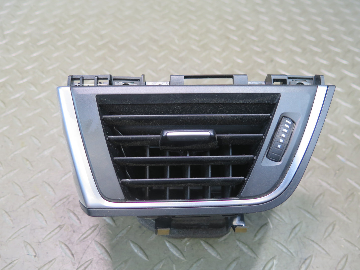 2016-2020 BMW F82 F83 M4 Front Right Dashboard A/C Air Vent Grille 9346225