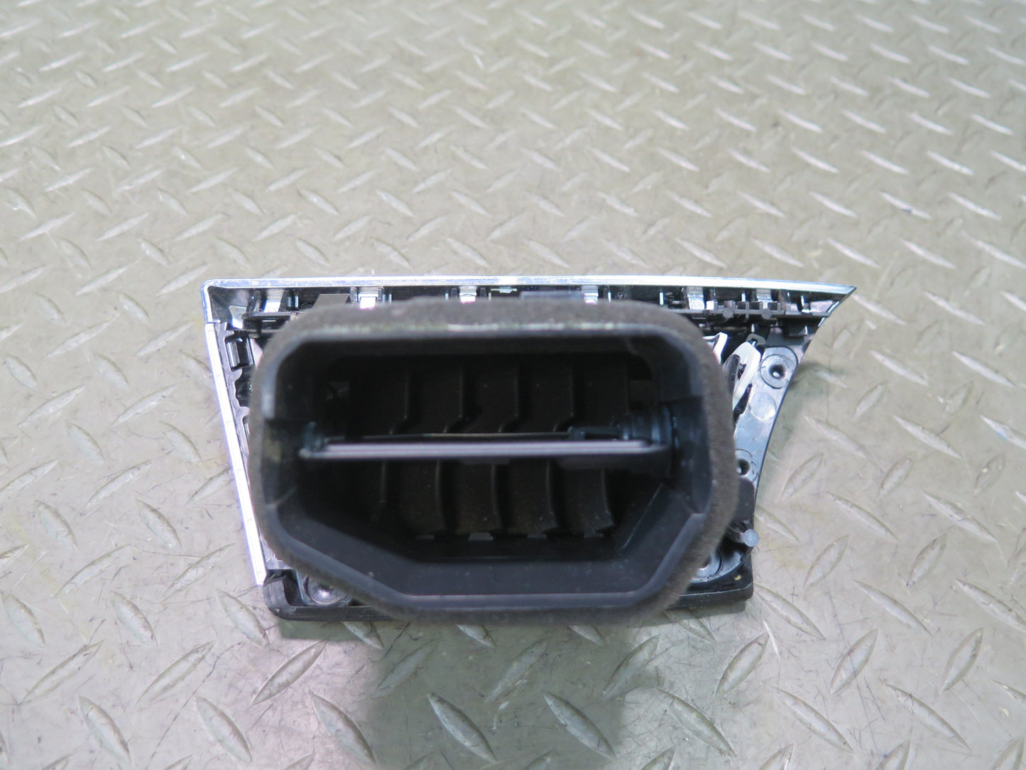 2015-2020 BMW F82 F83 M4 Left Driver A/C Air Vent Dash Grille Carbon Fiber