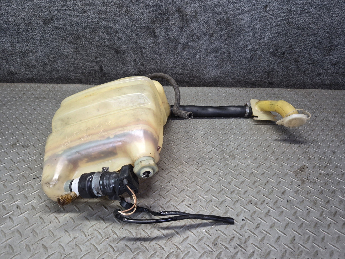 1978-1986 Porsche 928 S Windshield Washer Fluid Reservoir Bottle Tank W/ Pump