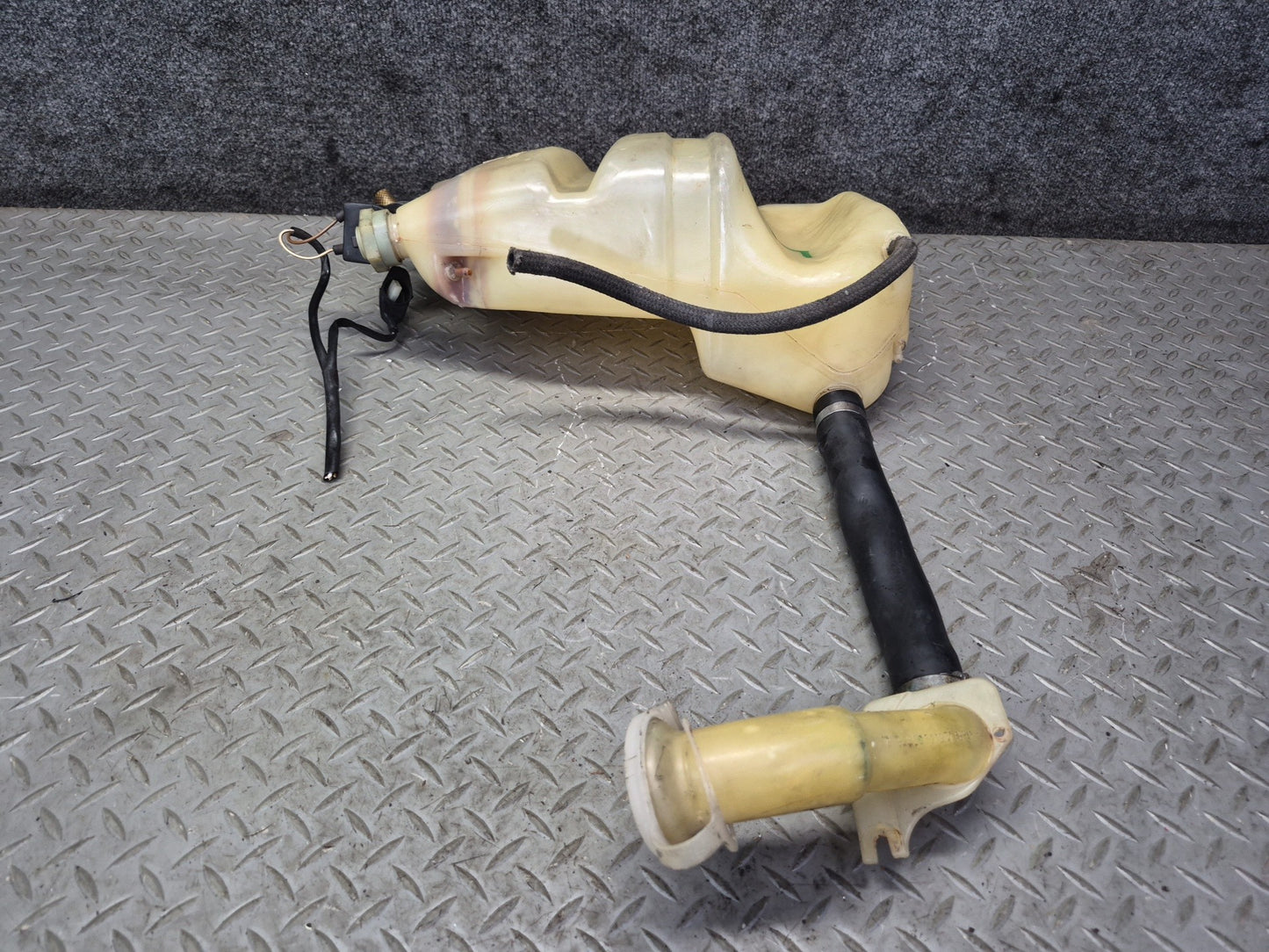 1978-1986 Porsche 928 S Windshield Washer Fluid Reservoir Bottle Tank W/ Pump