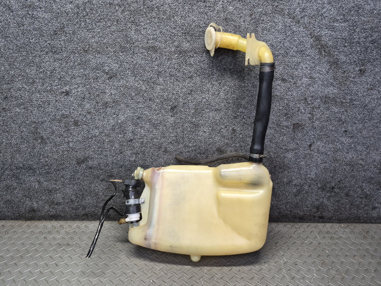 1978-1986 Porsche 928 S Windshield Washer Fluid Reservoir Bottle Tank W/ Pump